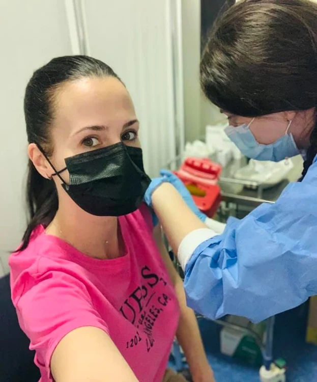 
    Livia și-a făcut în martie prima doză și în aprilie rapelul  