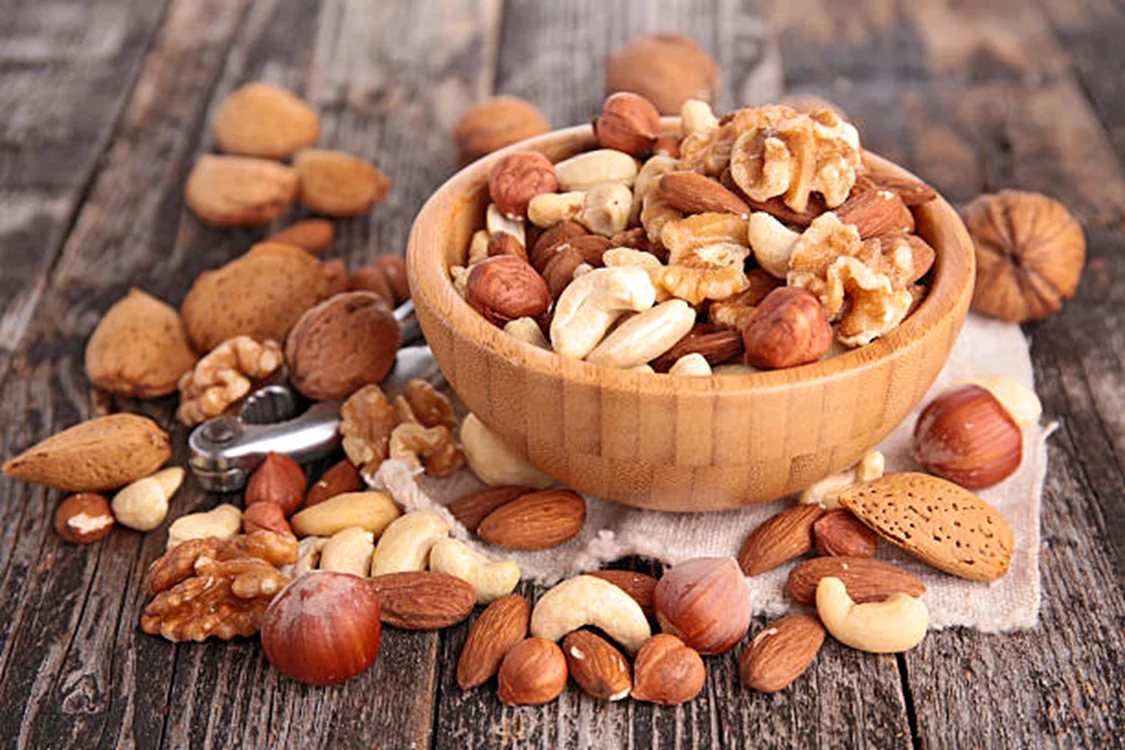 Când este cel mai bun moment să mănânci nuci pentru absorbția maximă de Omega-3