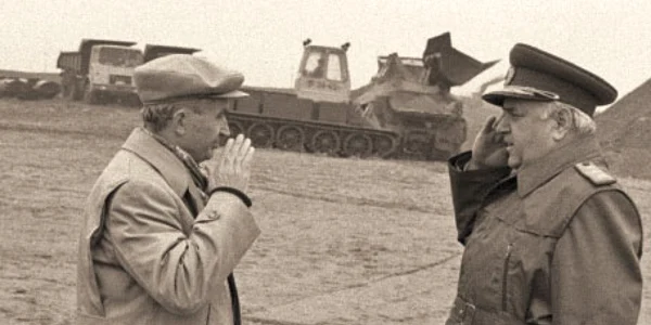 Nicolae Ceauşescu primeşte raportul ministrului Vasile Milea (1989)