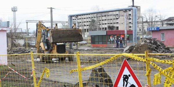 Lucrări la pasarela Octav Băncilă