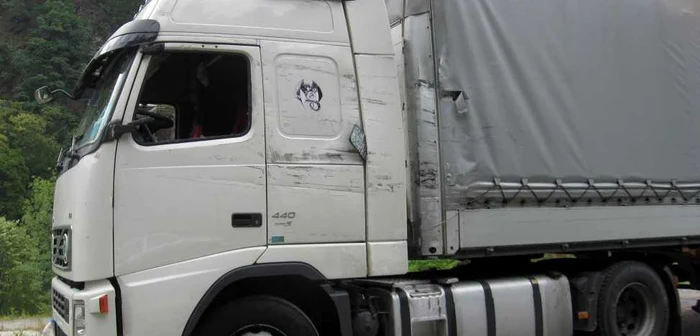 Bărbatul a fost găsit mort în cabina camionului.