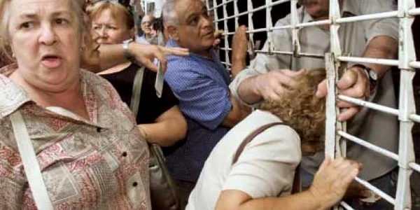 Băncile sunt luate cu asalt