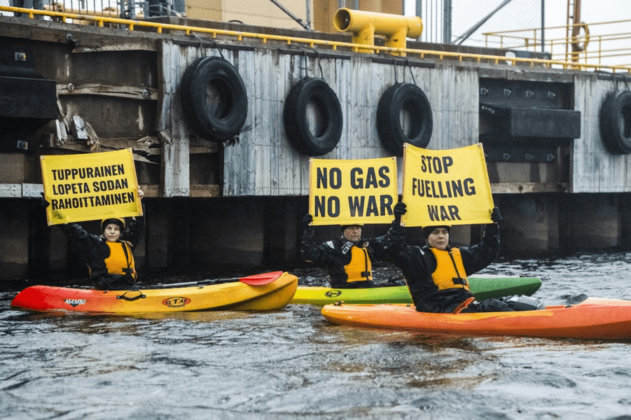 Greenpeace a blocat un transport de gaz natural lichefiat din Rusia în Finlanda