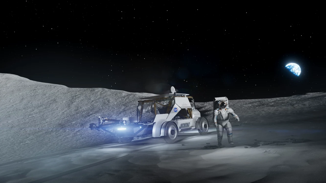 un vehicul și un om în costum de cosmonaut pe Lună