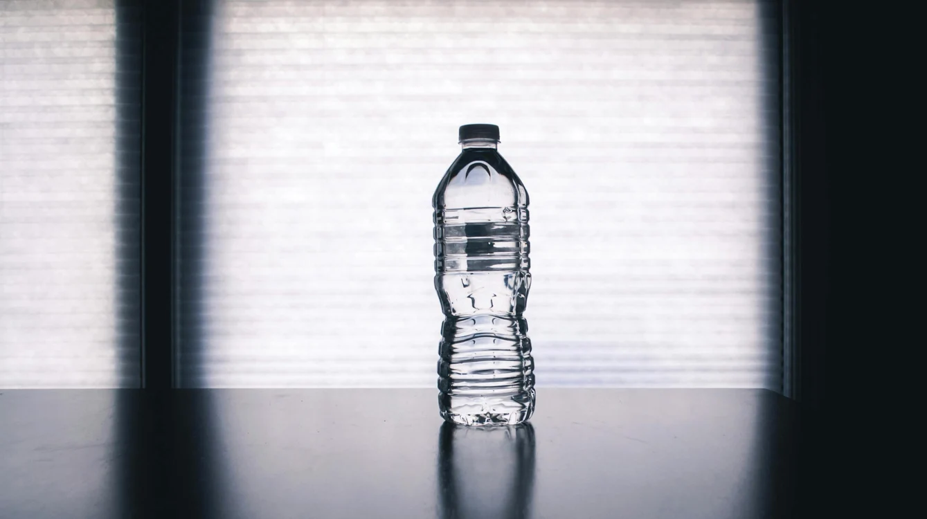 Sticlele de apă de 500 ml vor costa maximum 3 lei FOTO: Arhivă