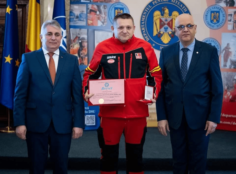 Distincția specială primită de salvamontiștii din Neamţ. Cum e viaţa de salvator contracronometru, la cota 1.850