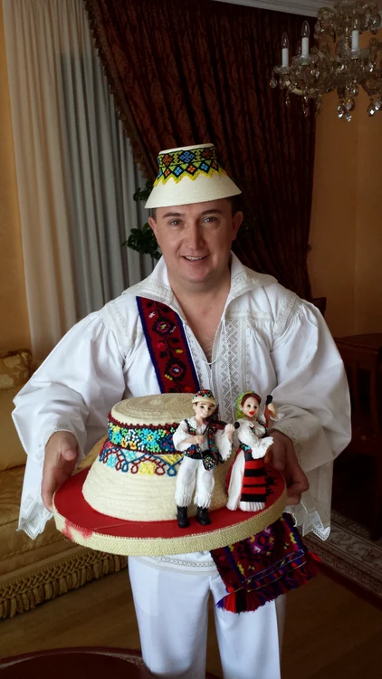 Într-un alt an, Lupu Rednic a primit un tort în formă de clop