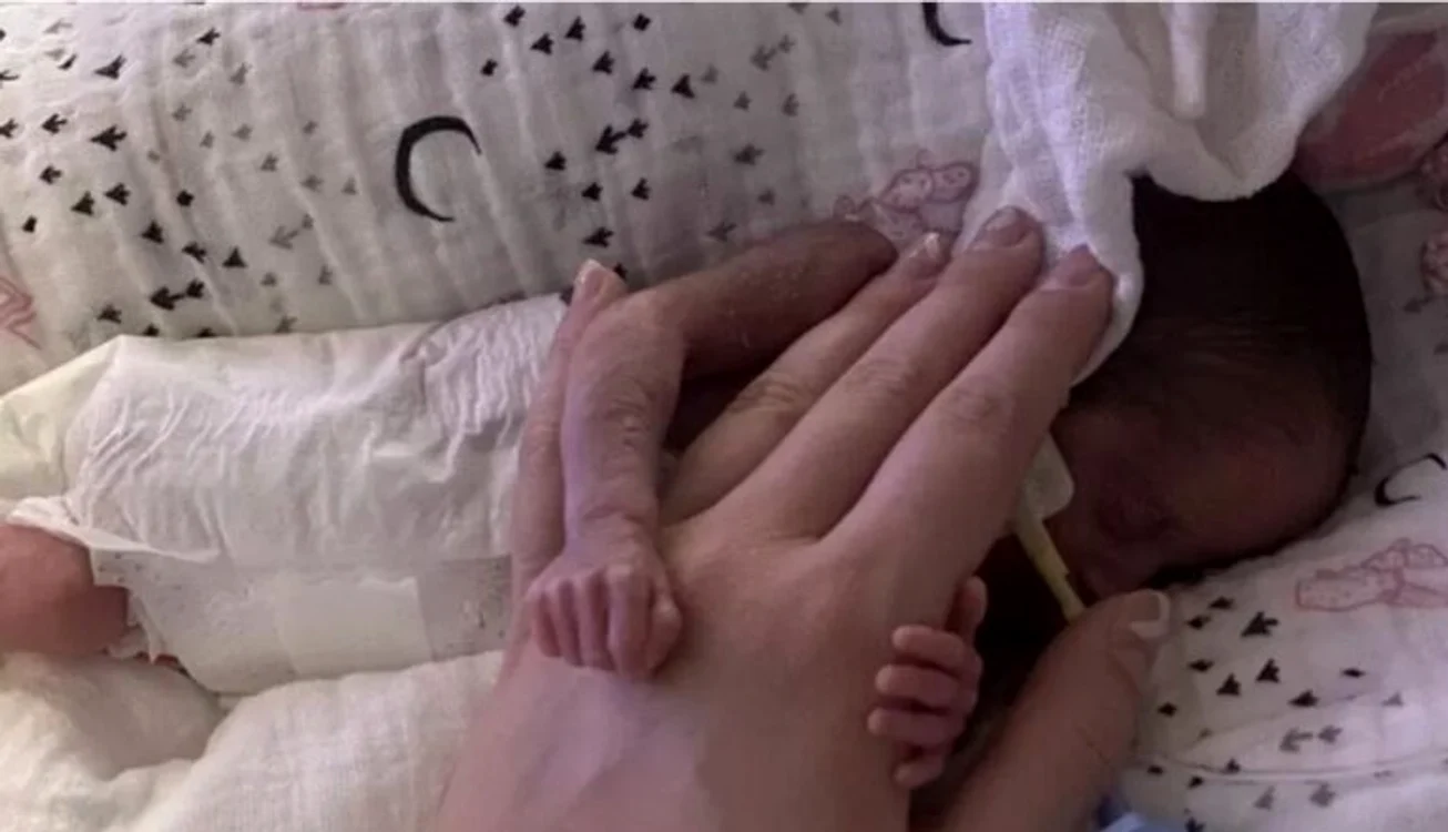 Imogen, fetița venită pe lume la doar 5 luni și jumătate FOTO Rachel Stonehouse