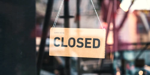 semn magazin inchis closed shutterstock jpg