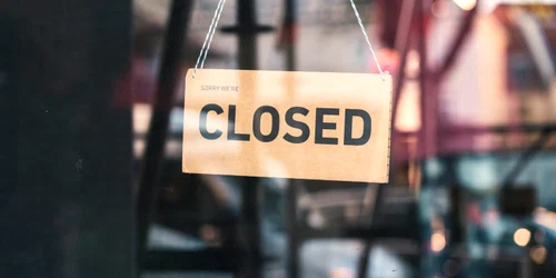 semn magazin inchis closed shutterstock jpg