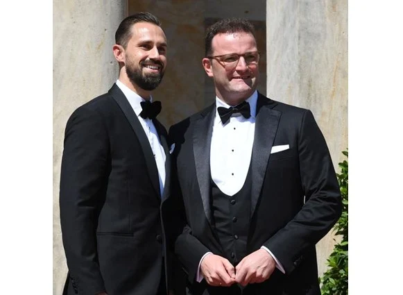 Caz-școală: Jens Spahn, homosexual și președintele grupului parlamentar al conservatorilor germani demisionează în urma unui scandal ciudat