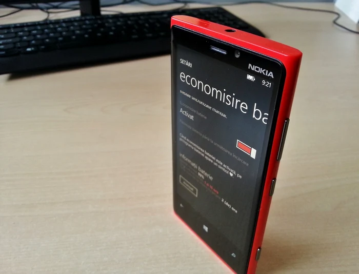 Nokia Lumia 920 ruleaza Windows Phone 8 de la Microsoft. FOTO Adevărul