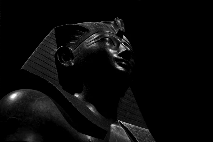 thutmose iii statue jpg