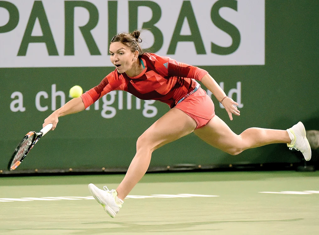 Stilul lui Halep de a nu renunţa la nici o minge o face deseori să câştige puncte miraculoase. Românca nu e la prima nominalizare pentru câştigarea celui mai frumos punct al luniiFOTO: Getty Images