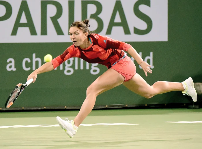 Stilul lui Halep de a nu renunţa la nici o minge o face deseori să câştige puncte miraculoase. Românca nu e la prima nominalizare pentru câştigarea celui mai frumos punct al luniiFOTO: Getty Images