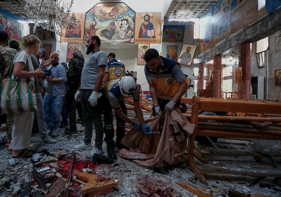 Imaginile dramatice arată sânge pe podele și biserica distrusă. FOTO: X / @arabnews