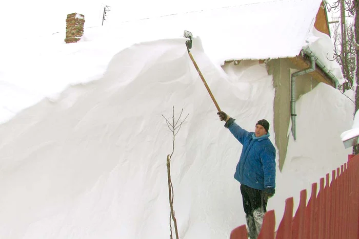 “Viscolul mi-a adus tone de zăpadă în curte”