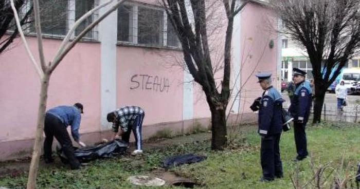 Poliţiştii au scos ieri cadavrul bărbatului din canal
