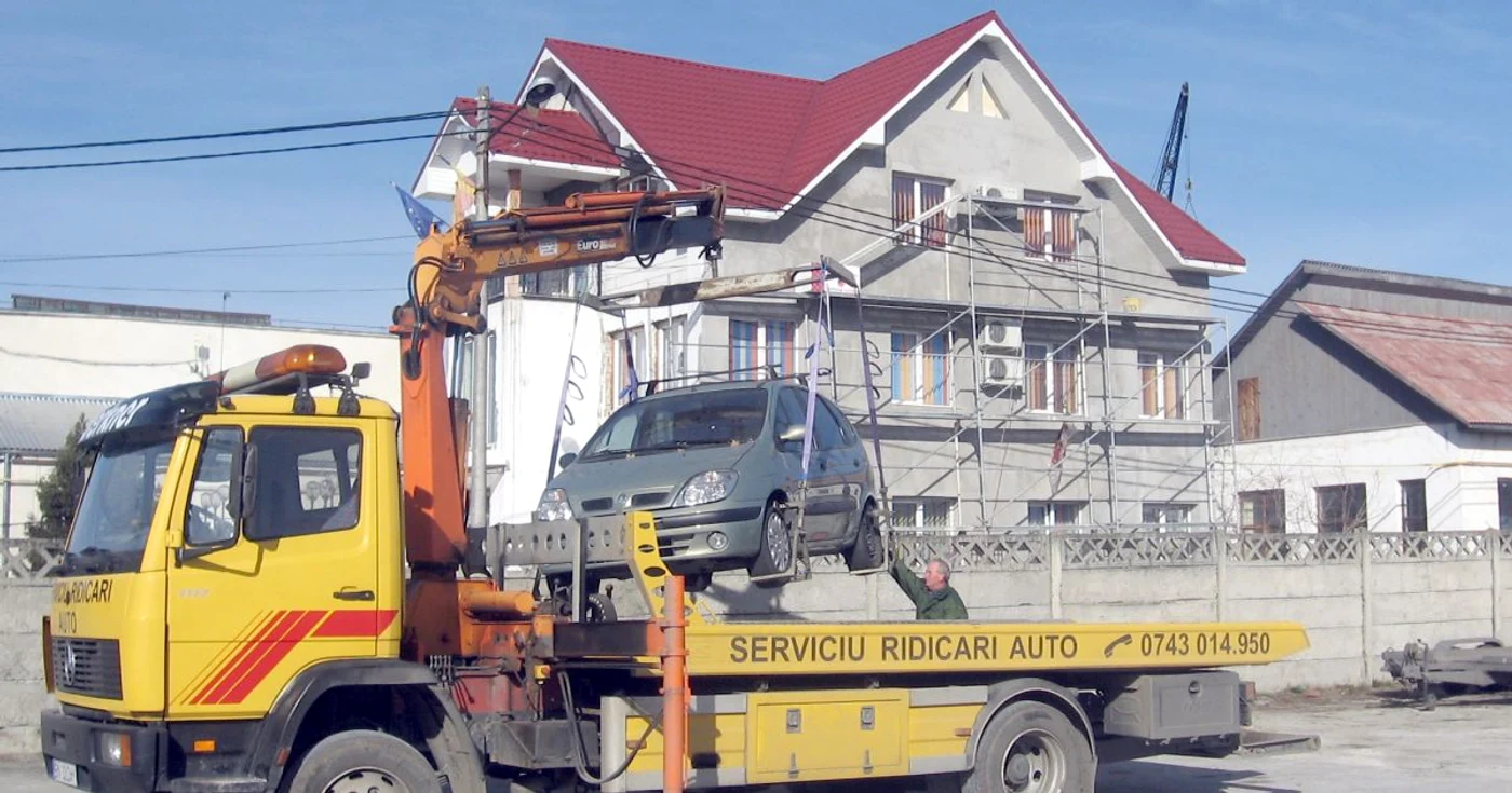 A fost ridicată prima maşină parcată aiurea