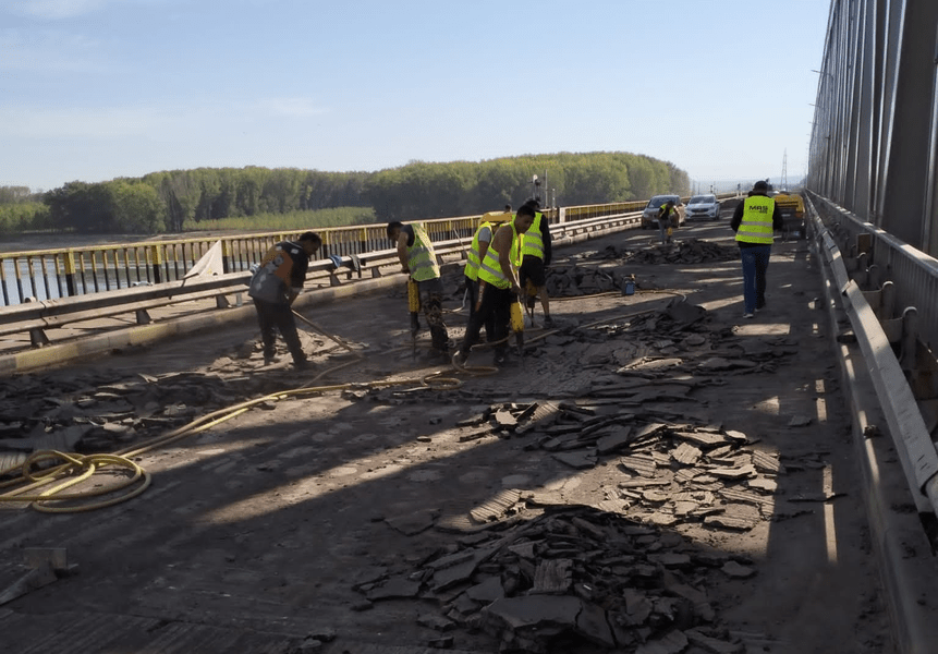 Lucrări ample de reparații la podul peste brațul Borcea. Până când sunt instituite restricții de trafic