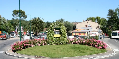 Roquefort Les Pins Ville sursa facebook jpg