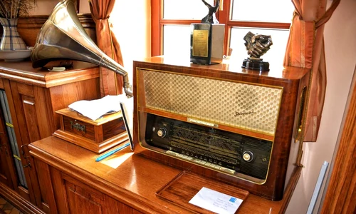Radio vechi (foto: Pixabay)