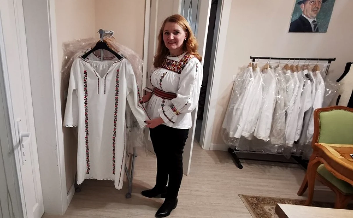 laura lenghel costume populare