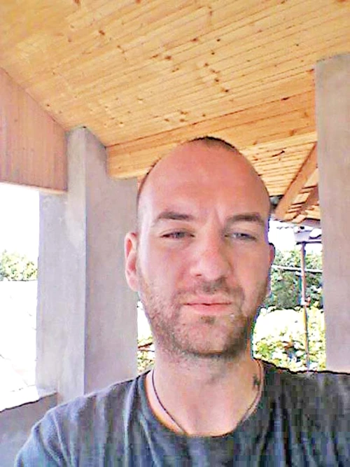 Hair-stylistul Cosmin Boboc desfiinţează noua imagine a solistei