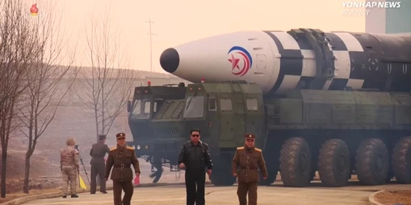 videoclip Kim Jong Un lansare de racheta