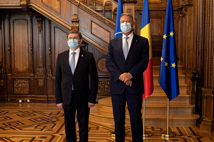 Grosu si Iohannis