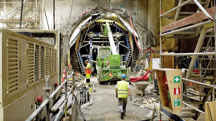 Cu sutele de milioane  din şpăgi reţeaua de metrou  s-ar fi extins cu alte 12 staţii