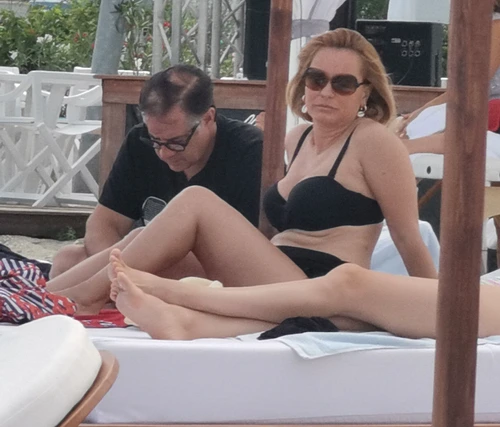 Andreea Esca, fotografiată la plajă Cum arată prezentatoarea TV în costum de baie jpeg