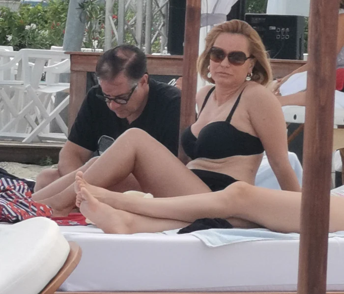 Andreea Esca, fotografiată la plajă Cum arată prezentatoarea TV în costum de baie jpeg