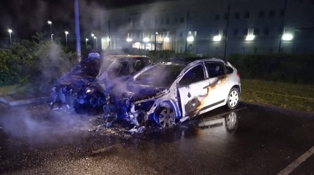 Atacuri violente asupra închisorilor din Franța. Mașini incendiate și focuri de armă 