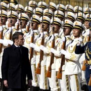 Macron primit cu onoruri militare de către Xi FOTO EPA EFE jpg