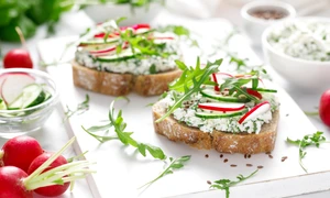 Bruschete cu branza  Sursa foto shutterstock 2426555811 jpg