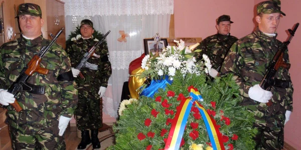 Sicriul lui Marius a fost aşezat în casa părintească 