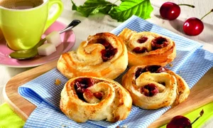 melcisori cu cirese 580x400 jpeg