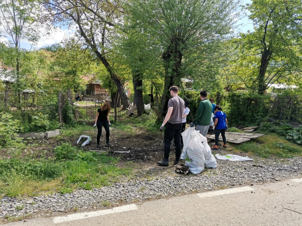 Acţiunea de voluntariat Hai la Rudăria! FOTO Ş.BOTH