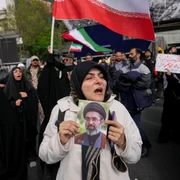 demonstratie pro guvernamentala la Teheran după anununtul armistițiului foto profimedia jpg