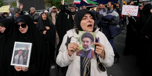 demonstratie pro guvernamentala la Teheran după anununtul armistițiului foto profimedia jpg