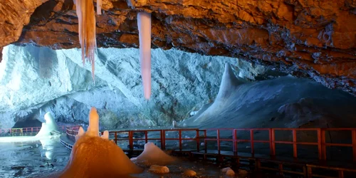 Peștera „Ghețarul de la Scărișoara” foto primaria galda de jos png