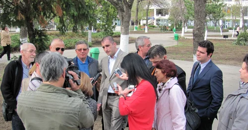 deputatul teleormanean a organizat o conferinta in parc
