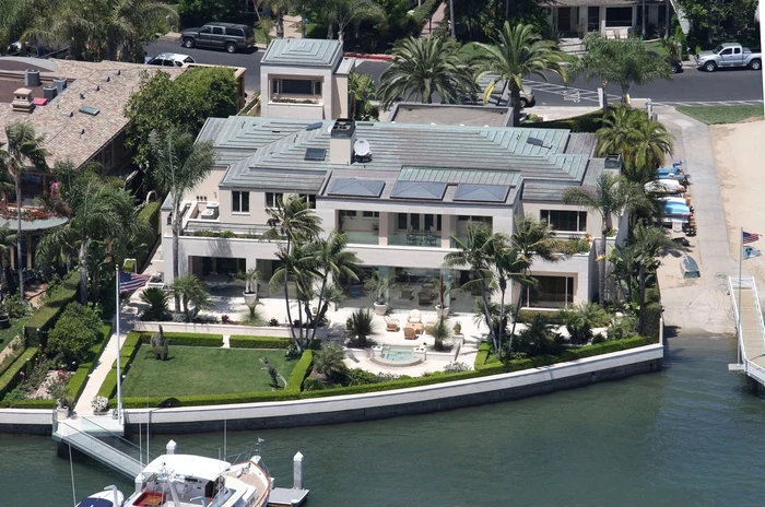 Una dintre proprietăţile lui, vila din Newport Beach.
