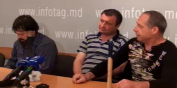 Veteranii și-au adus ciocanele la conferința de presă 