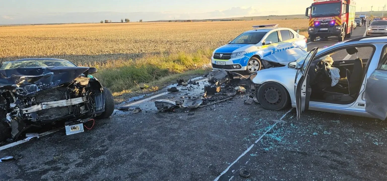 Patru persoane au ajuns la spital în stare gravă după o ciocnire violentă între două autoturisme, în Constanța