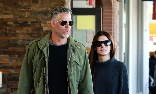 Exclusive    Premium: Sandra Bullock & Bryan Randall Out Shopping In Wyoming ***NO USE W/O PRIOR AGREEMENT   CALL FOR PRICING*** jpeg