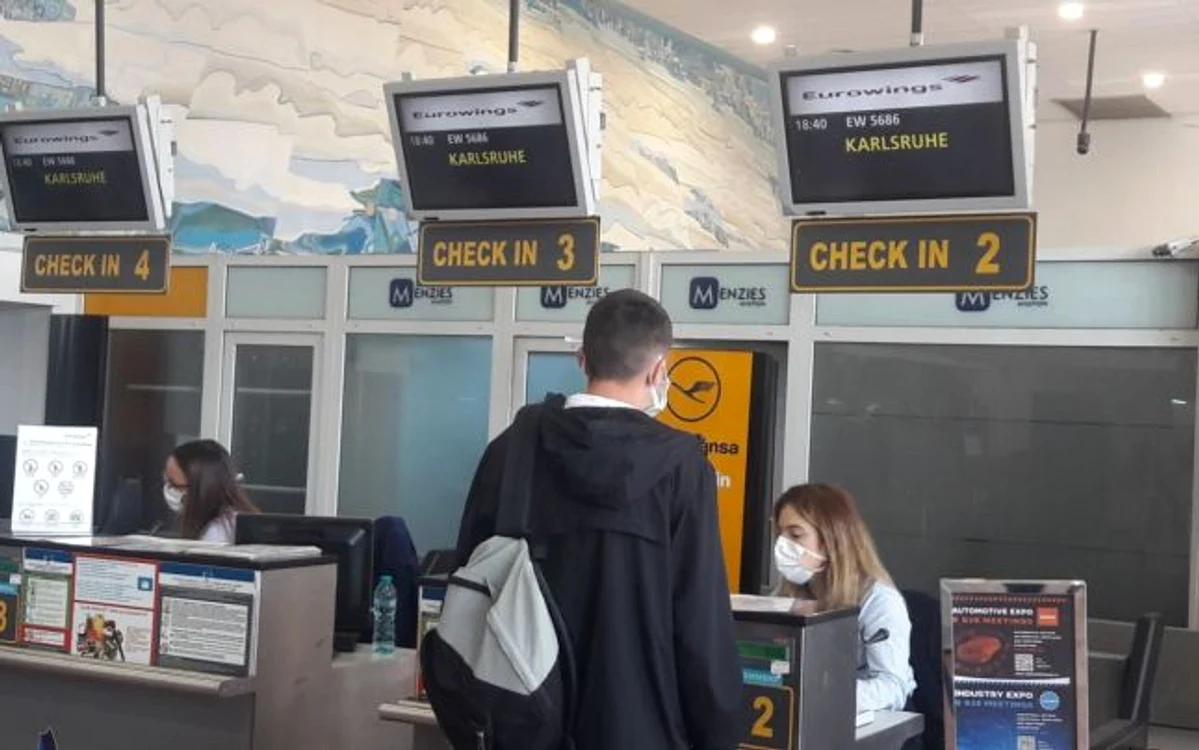 Preţul biletelor de avion se menţine sub nivelul anului trecut