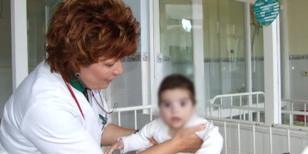 De 24 de ani, pediatrul Suzana Constantinescu salvează vieţile copiilor din Piatra Neamţ