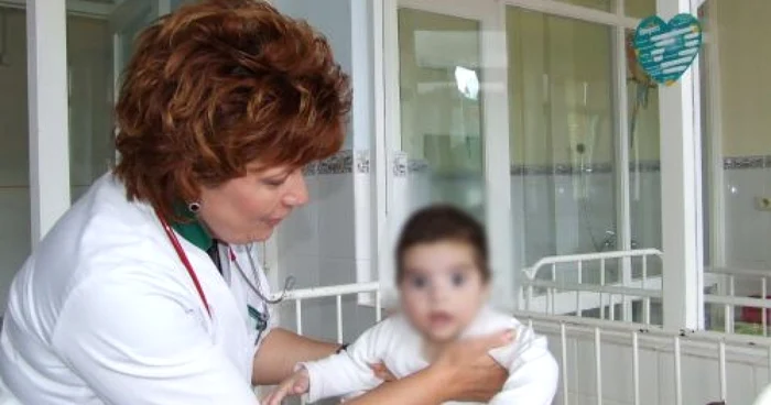 De 24 de ani, pediatrul Suzana Constantinescu salvează vieţile copiilor din Piatra Neamţ